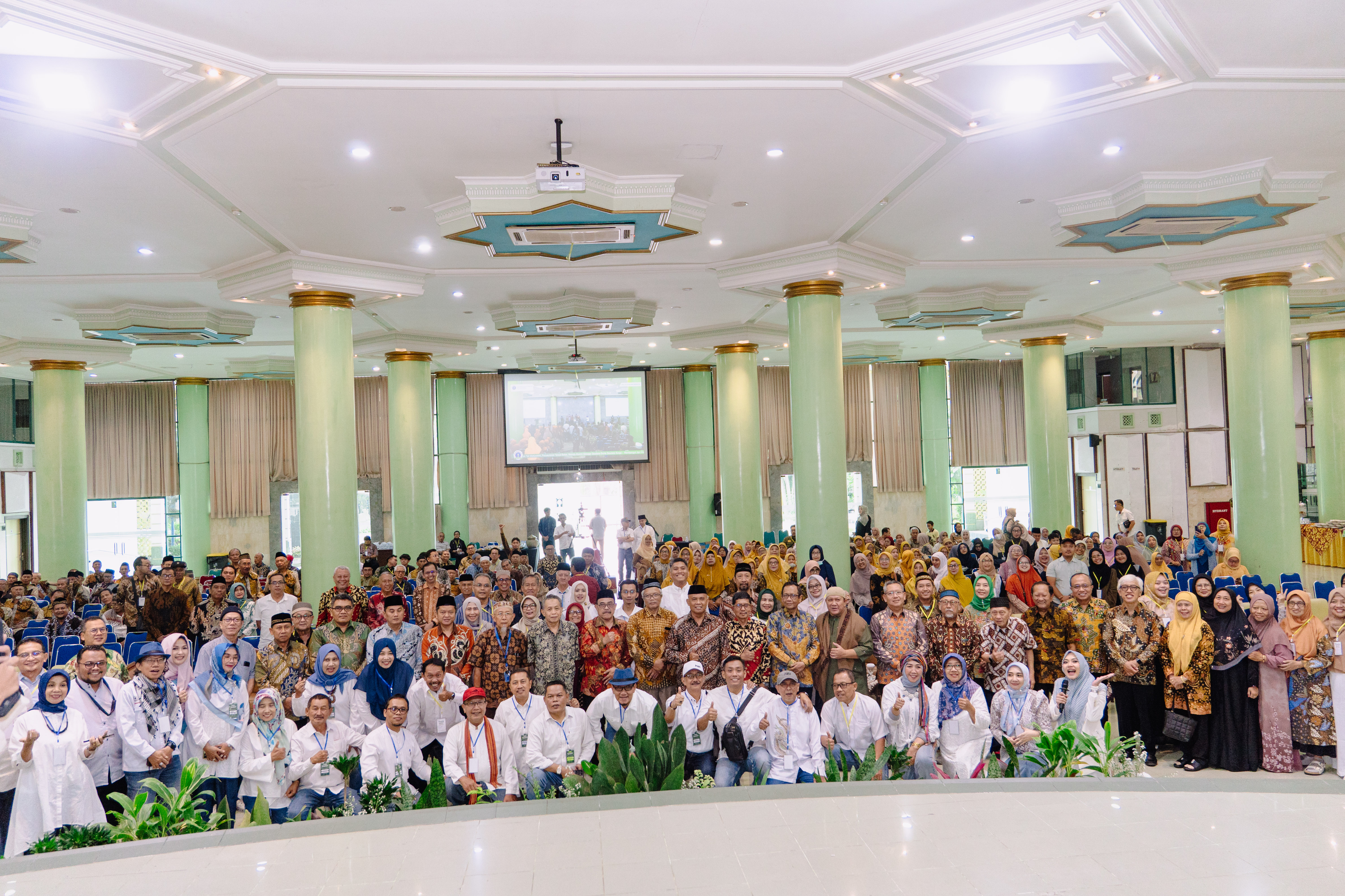 IKA UII DIY Gelar Halal Bihalal Akbar: Ketua DPW Sekaligus Bupati Sleman Ajak Alumni Bersinergi, Diwarnai Doa Bersama Mengenang Drs. H. Syafaruddin Alwi, M.Si.