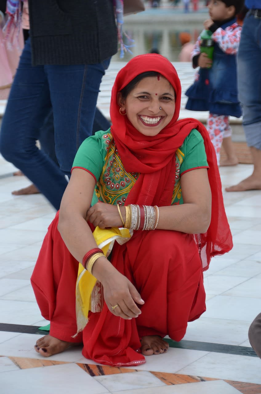 My First Week in India: Sensory Overload, Suspicious Beer and a Goat-Related Incident