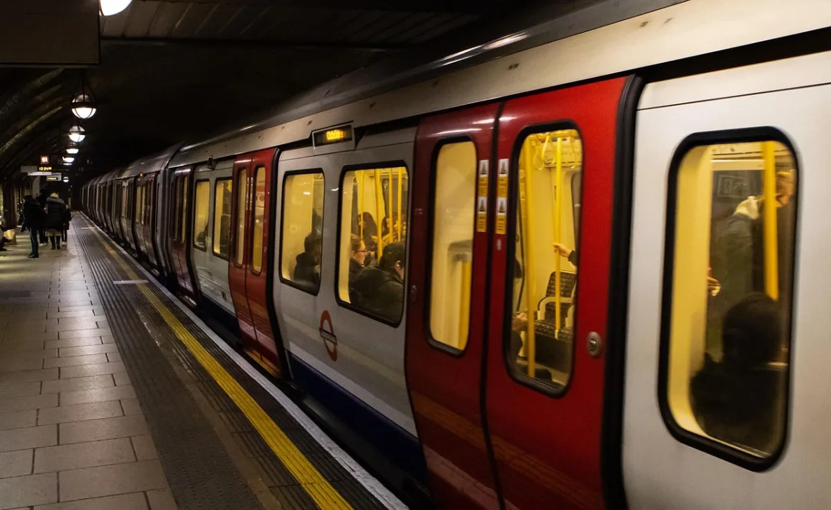 Train People: A Field Guide To Britain On The Move - Train Travel and London Underground guide from The Tipple Times