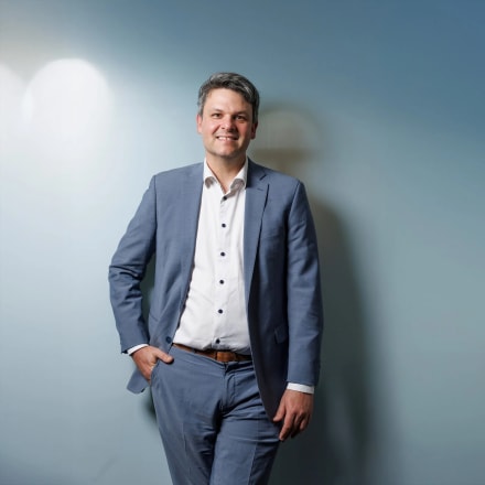 Mr Ian Al'Khafaji, orthopaedic surgeon at Victoria Sport and Joint Clinic, Melbourne