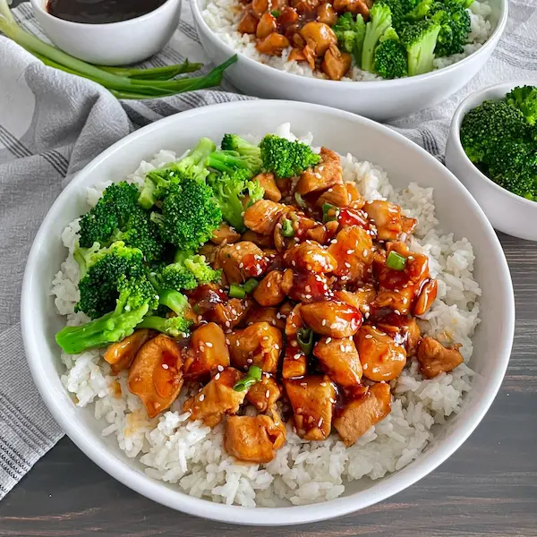 Grilled chicken with rice and vegetables in a healthy bowl