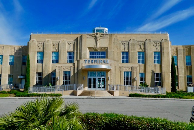 New Orleans Lakefront Airport