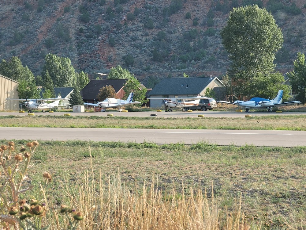 Glenwood Springs Municipal Airport (GWS)