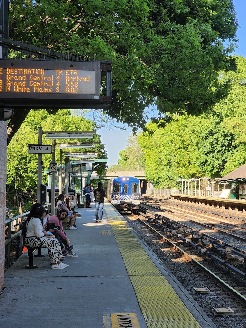 Williams Bridge Train Station