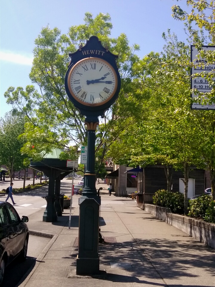 Hewitt Ave & Lombard Ave Transit Station