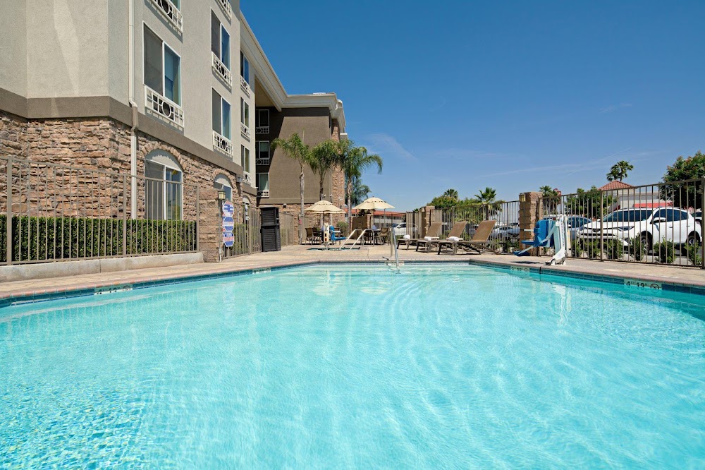 Holiday Inn Express & Suites Fresno South, an IHG Hotel