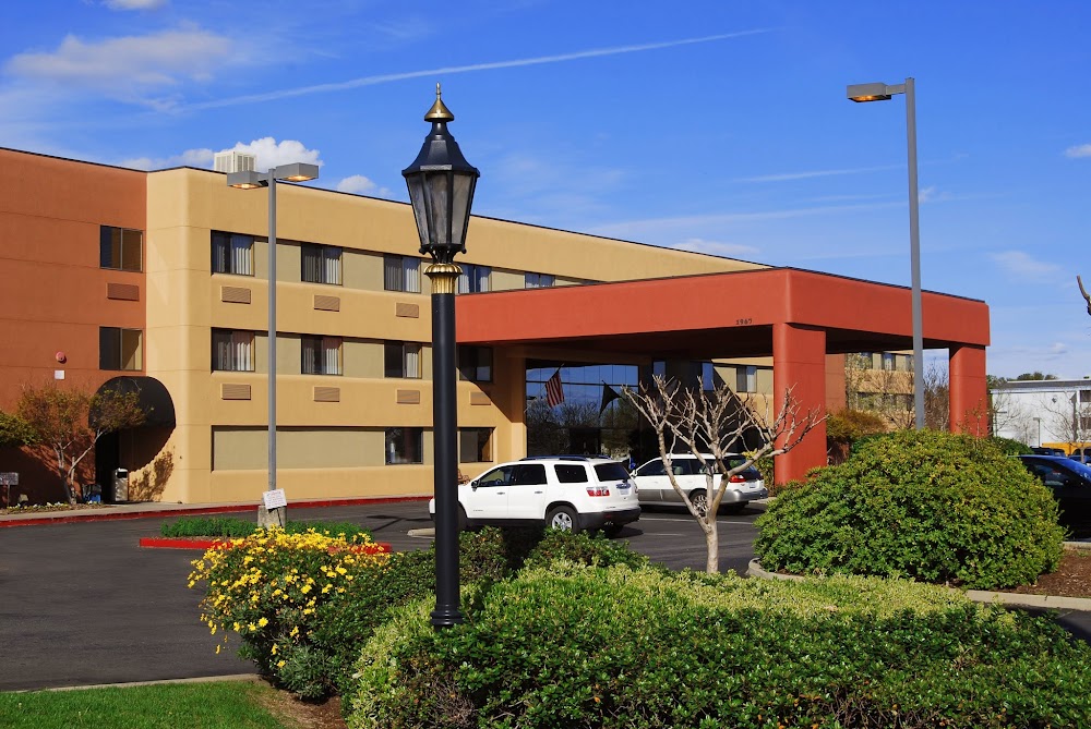 Oxford Suites Redding