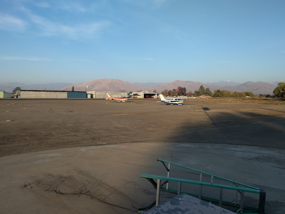 Woodlake Airport