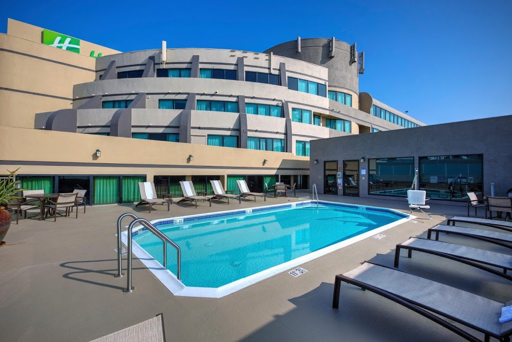 Holiday Inn & Suites Anaheim - Fullerton lodging