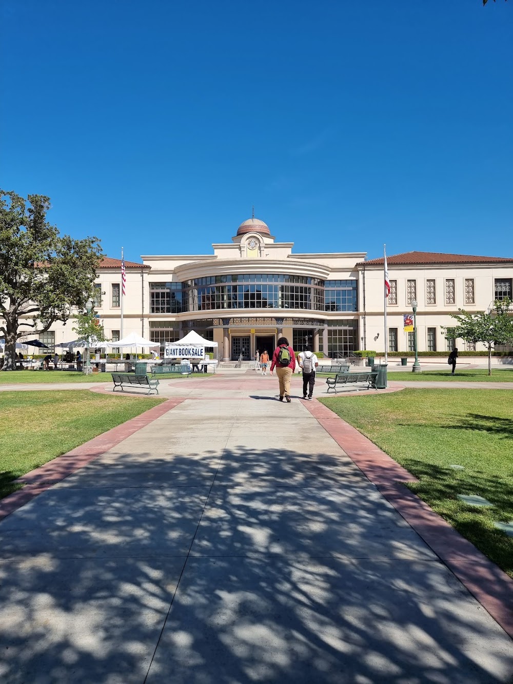 Fullerton College Shopping Mall