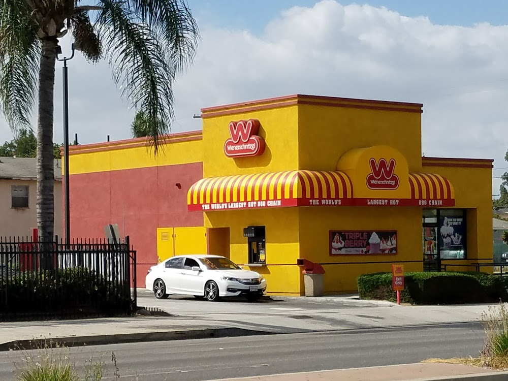 Wienerschnitzel restaurant in Compton