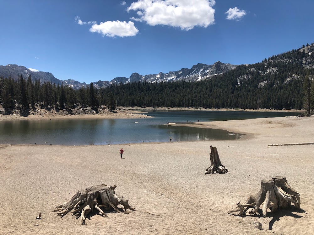 Lakes Basin Path/Horseshoe Lake Trailhead