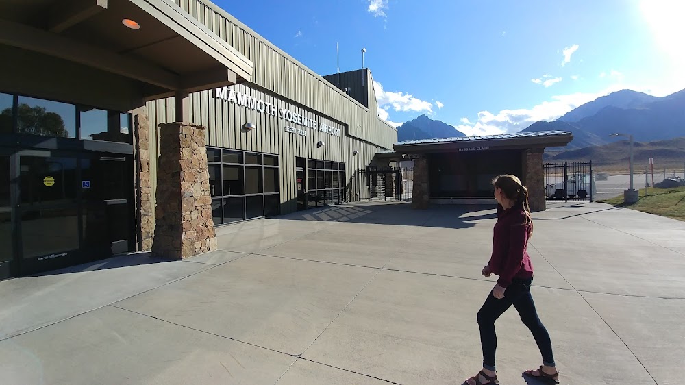 Mammoth Yosemite Airport