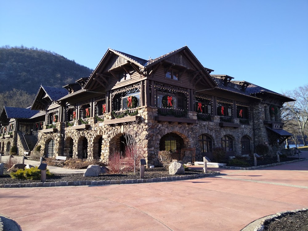 Bear Mountain Inn - Overlook Lodge