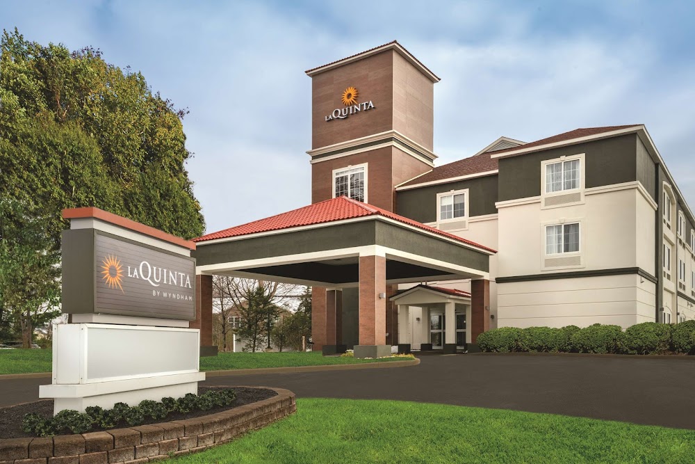 La Quinta Inn & Suites by Wyndham Latham Albany Airport