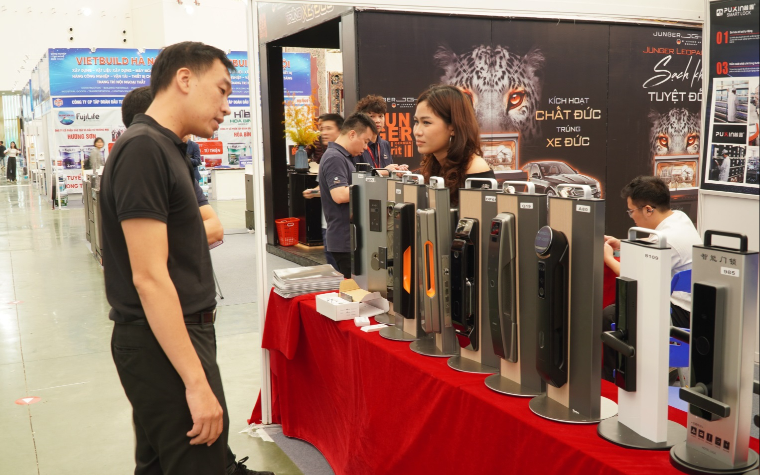 E:Năm 2025Tháng 11Hình ảnhVietbuild16.JPG