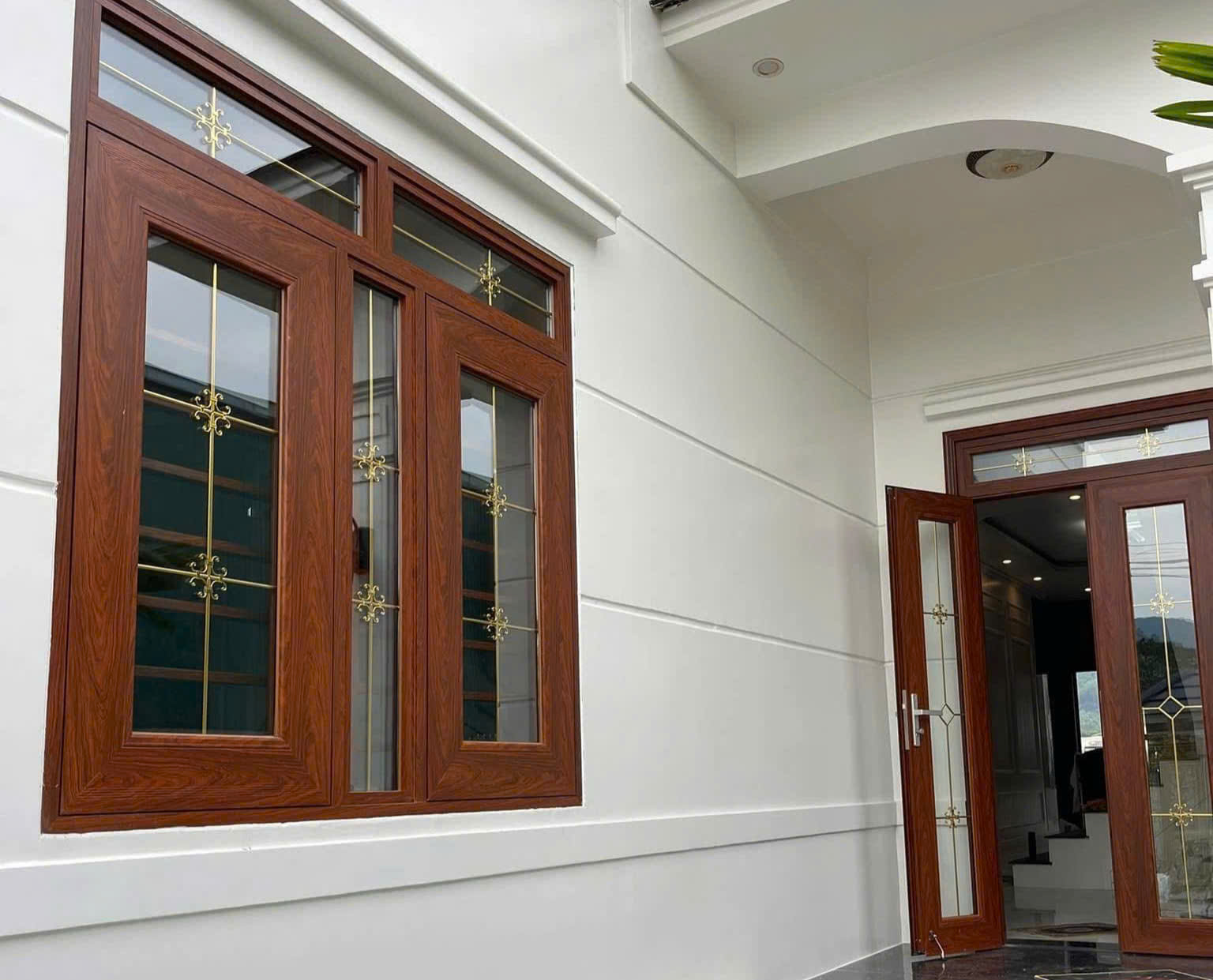 Nhôm vân gỗ dần phổ biến trong các công trình xây dựng- Ảnh 1.