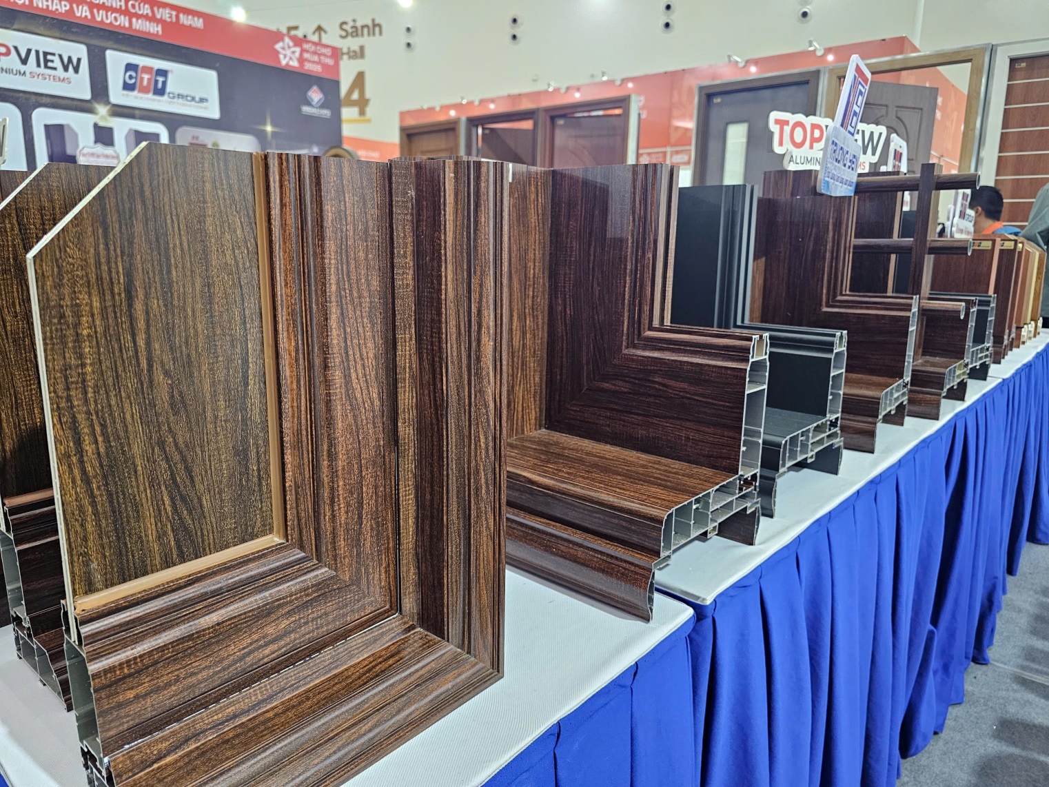 E:Năm 2025Tháng 11Hình ảnhCửa tại Hội chợ mùa thu18.jpg