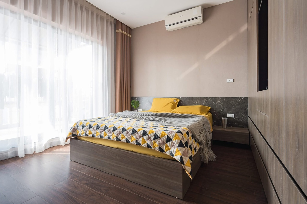 Làm mới không gian phòng ngủ mùa xuân với những thay đổi đơn giản- Ảnh 1.