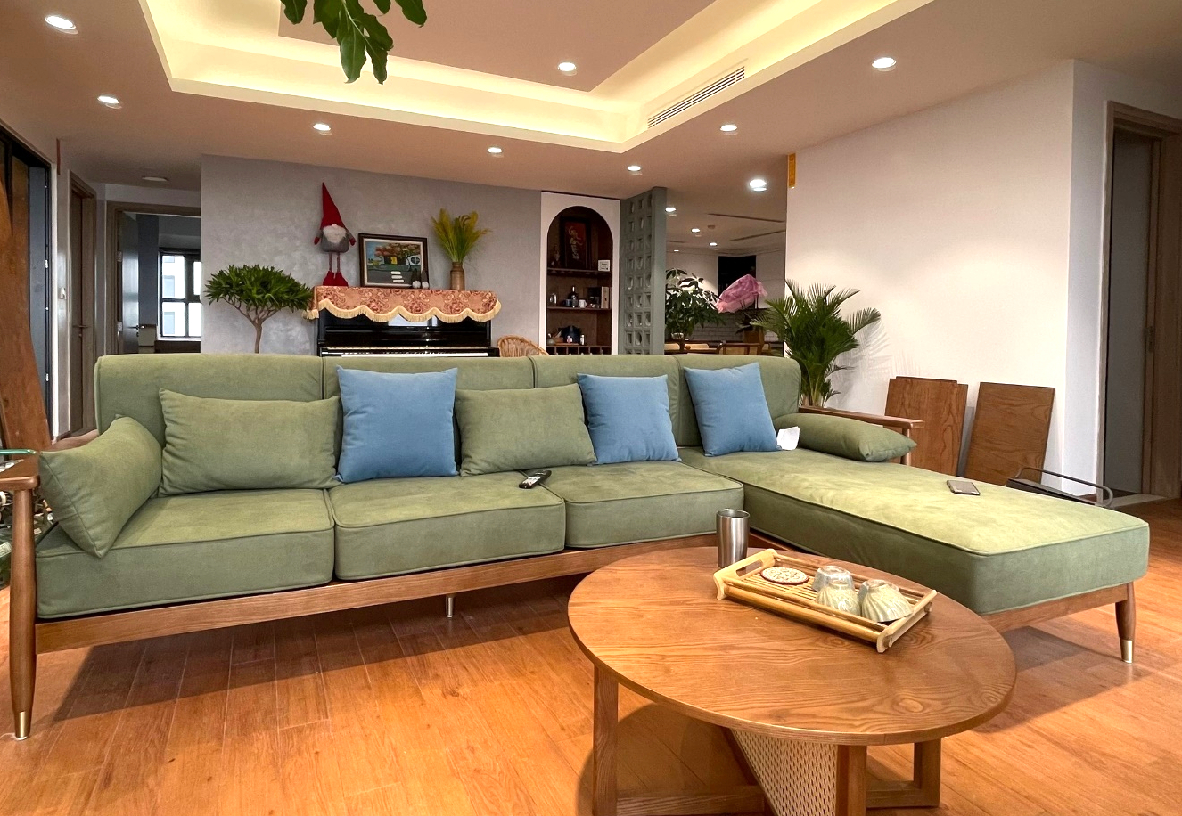 Cách chọn màu nội thất phòng khách hài hòa với khí hậu và phong thủy- Ảnh 2.