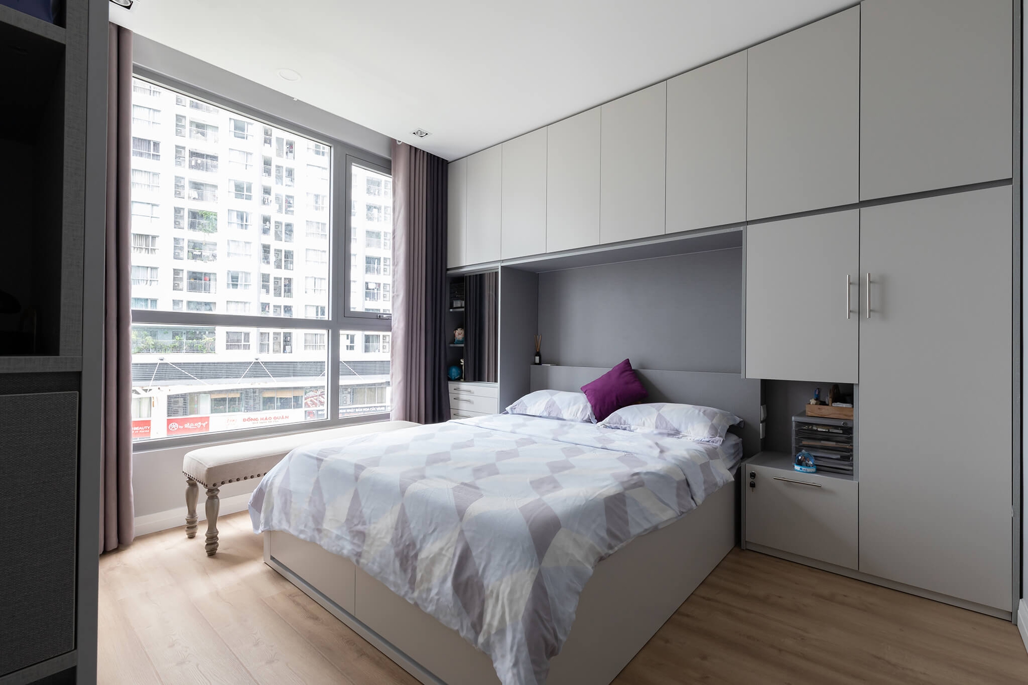 Tủ âm tường - Giải pháp tối ưu diện tích, nâng tầm thẩm mỹ phòng ngủ- Ảnh 1.