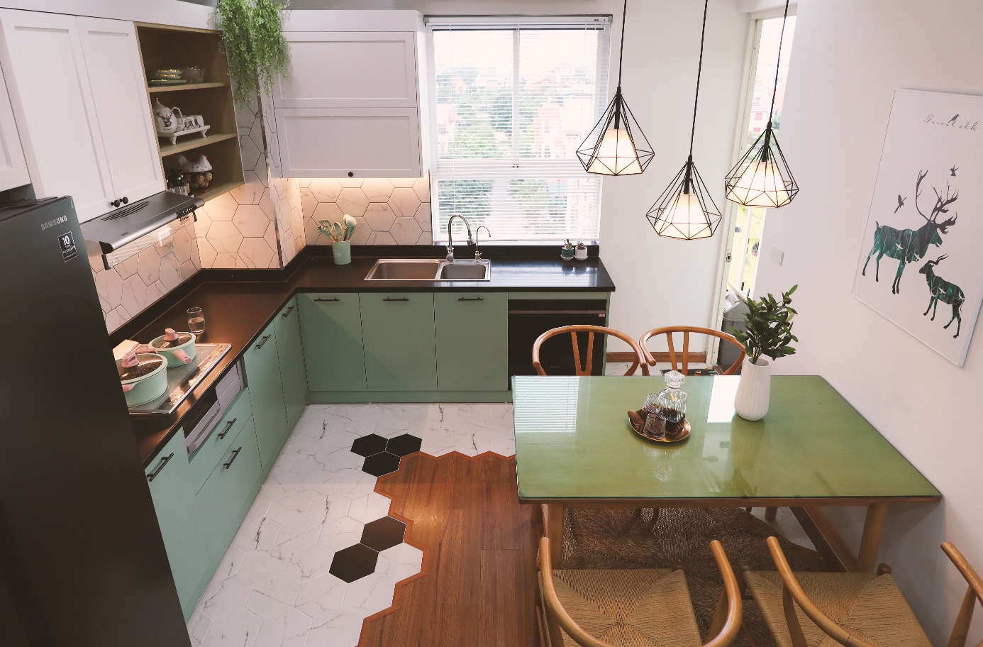 Mùi thức ăn “xuyên tường” trong chung cư: Khắc phục ra sao?- Ảnh 1.