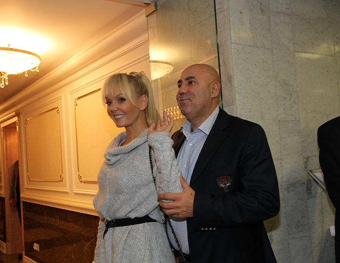 «Так редко тебя, зайка, вижу на кухне!»: Пригожин похвалил пасхальное трудолюбие Валерии