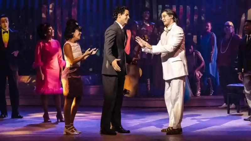 Curitiba recebe três espetáculos premiados em maio: “Prima Facie”, “O Filho” e “Tom Jobim Musical”