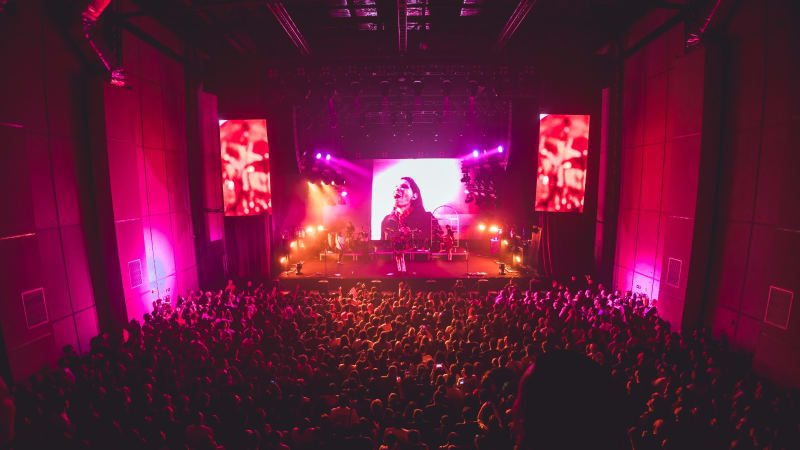 Após grande estreia, Cine Lido amplia agenda com shows que atravessam estilos e gerações