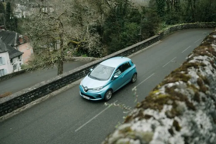 Location voiture Feillens Macon Nord.jpg