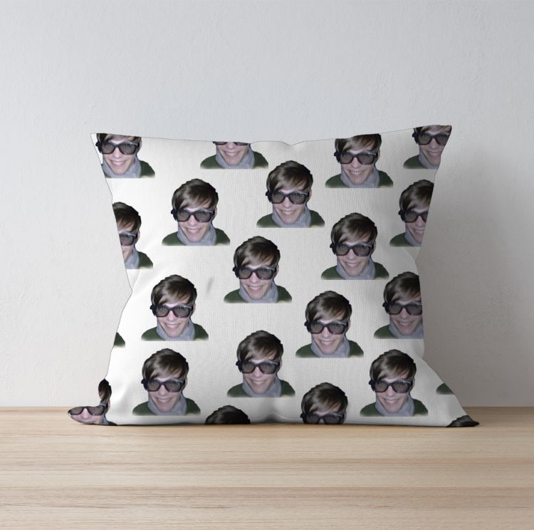 Louis Tomlinson meme Cushion Cover