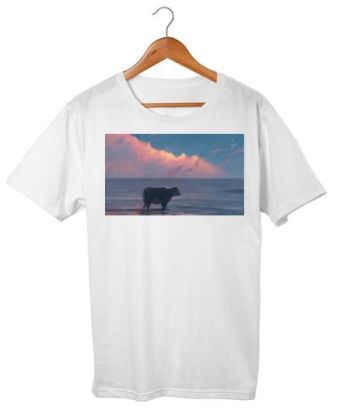 COW BY THE OCEAN Classic T-Shirt