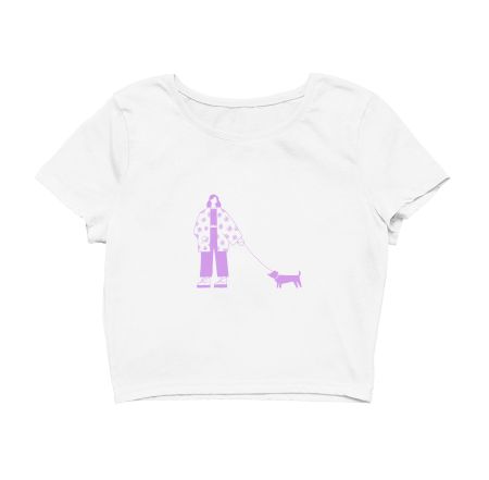 Walking my doggo  Crop Top