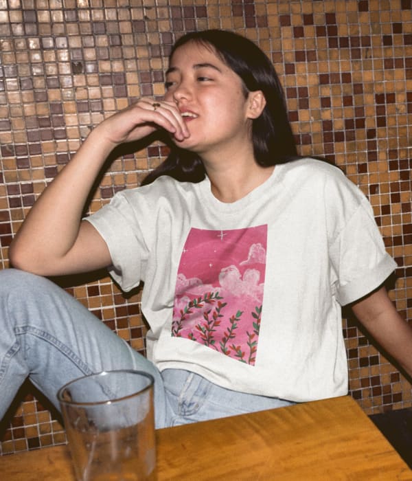 sky is pink by aliya zaleefa Regular T-Shirt