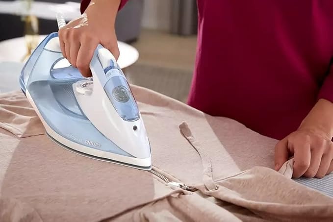 Philips DST7011/26  7000 Series SteamGlide Plus SolePlate HV Steam Iron | 2600 Watt - Thumbnail 3
