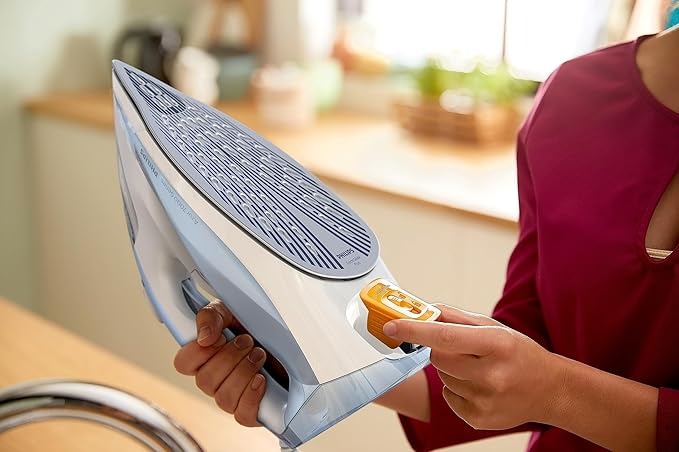 Philips DST7011/26  7000 Series SteamGlide Plus SolePlate HV Steam Iron | 2600 Watt - Thumbnail 4