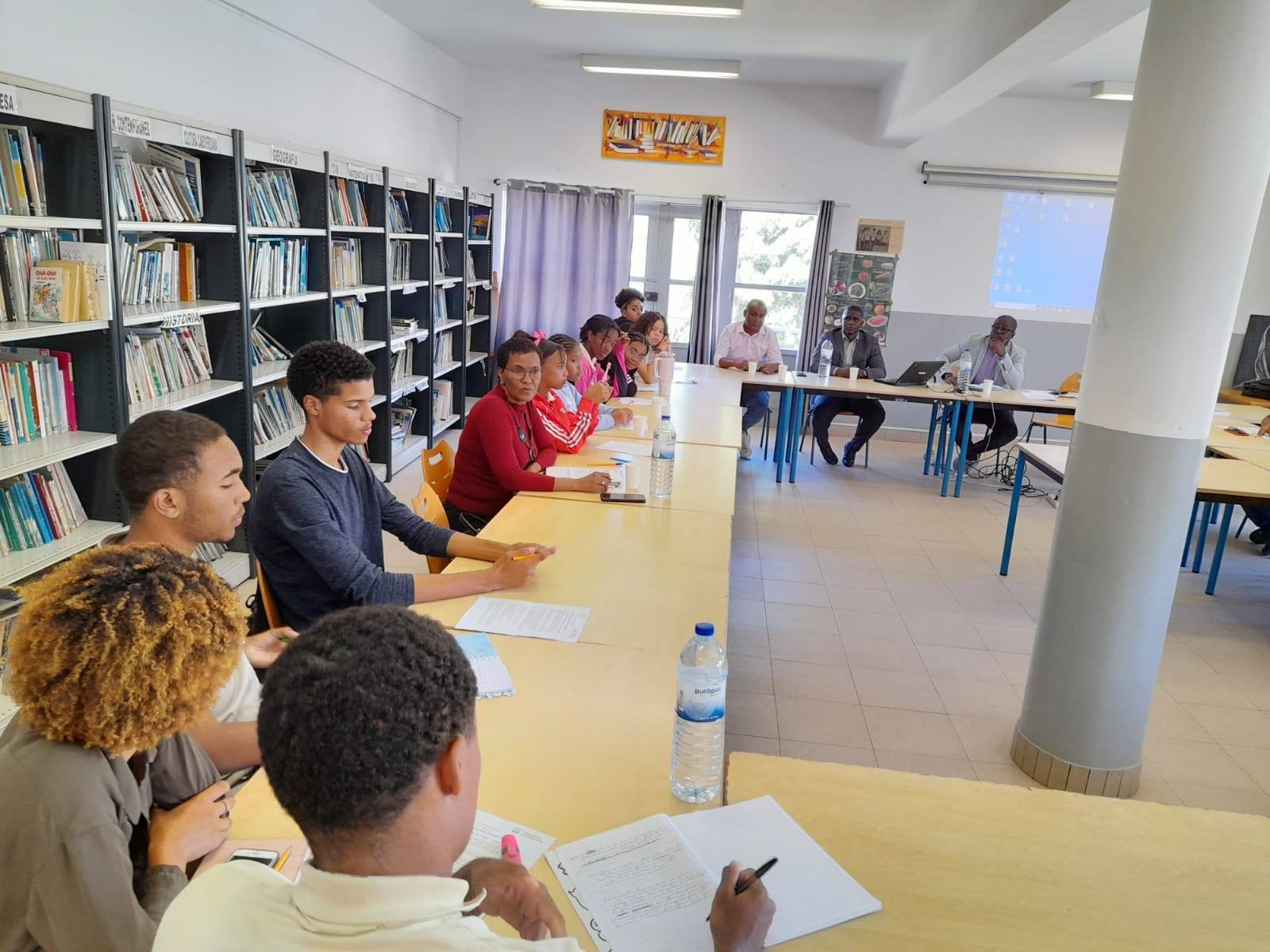 Foto do debate sobre abandono escolar