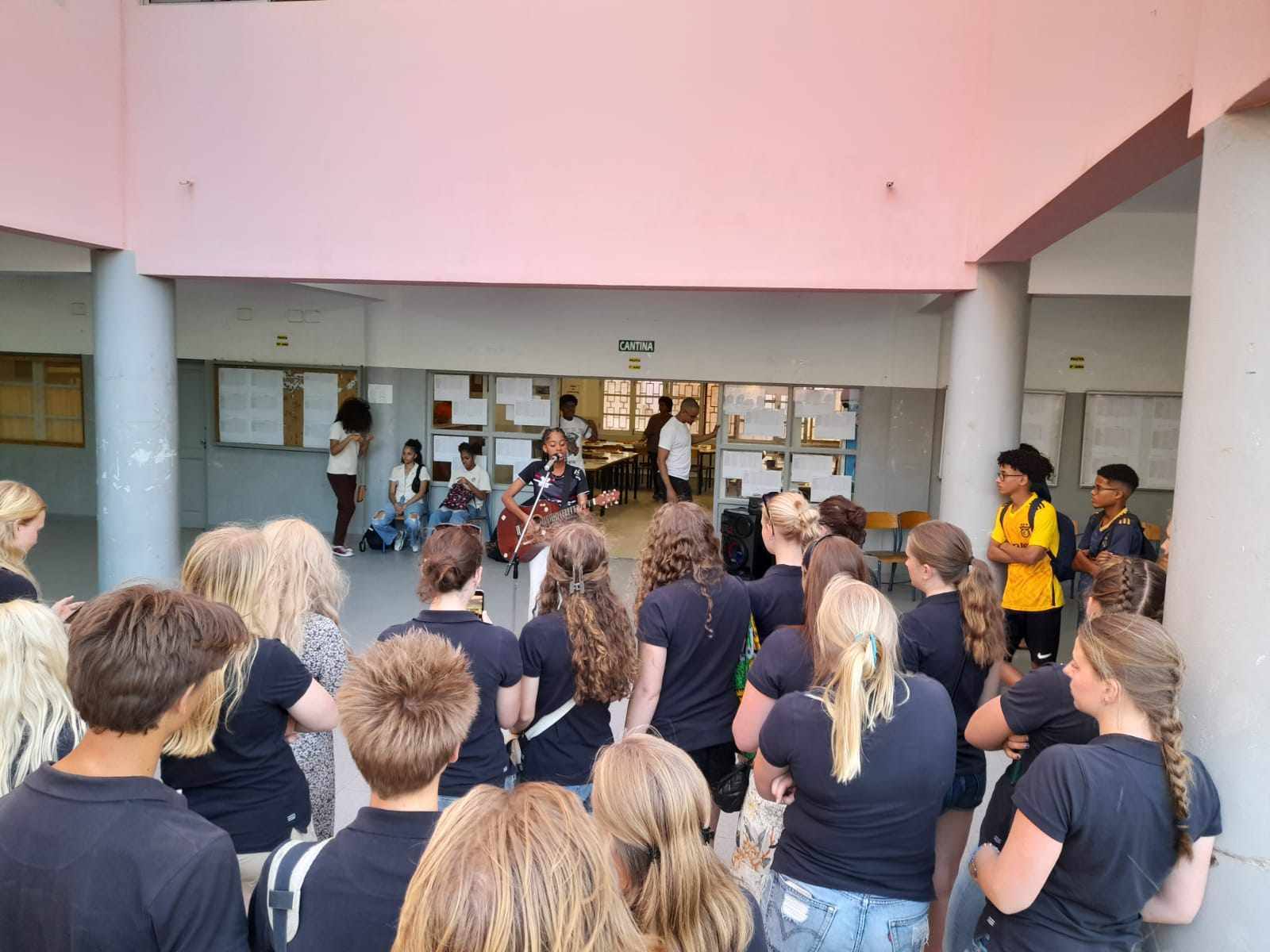 Navio-Escola T/S Gunilla visita São Vicente e promove intercâmbio cultural com a ESJB