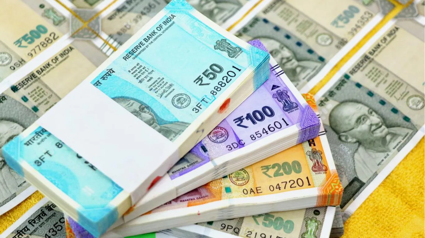 Indian Rupee Falls to 96.38 Against Dollar