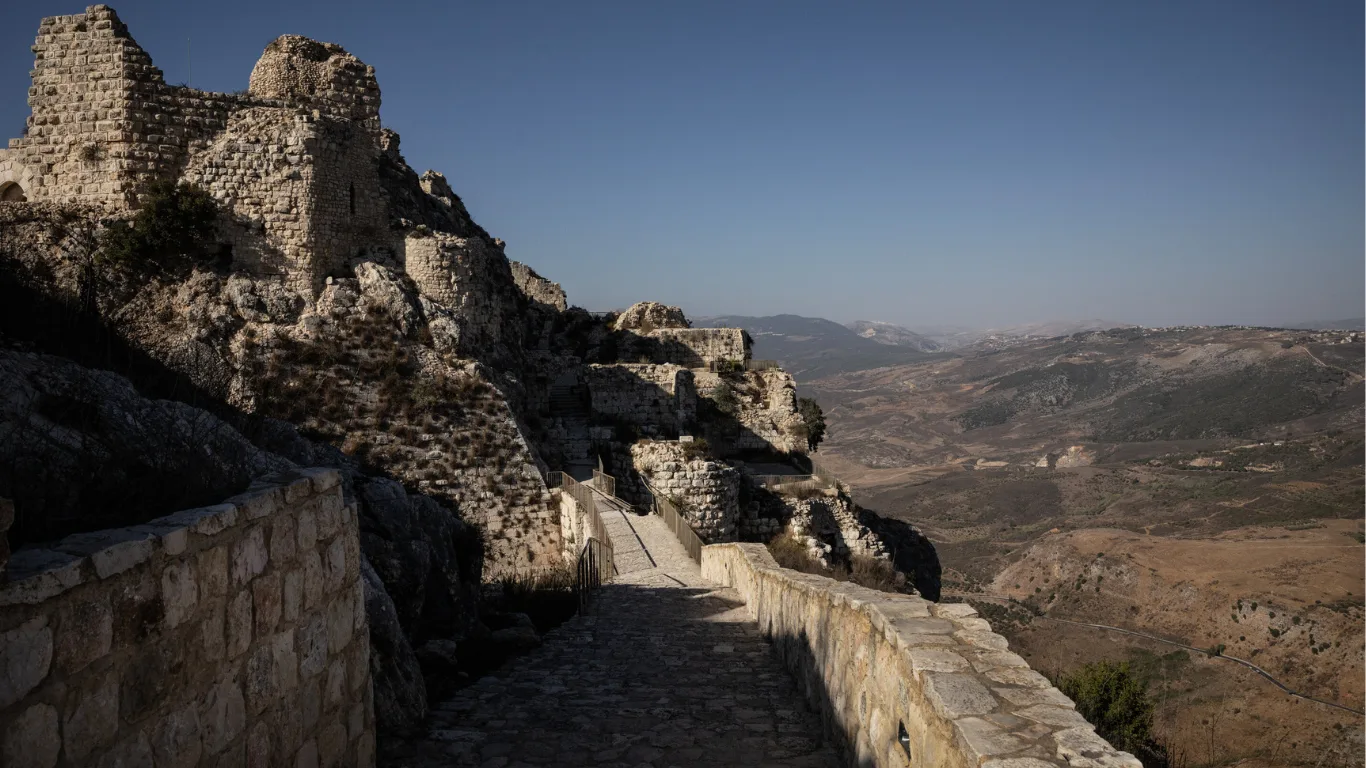 Israel Captures Beaufort Castle and Pushes Into Southern Lebanon — What It Means for the Peace Talks Due This Week