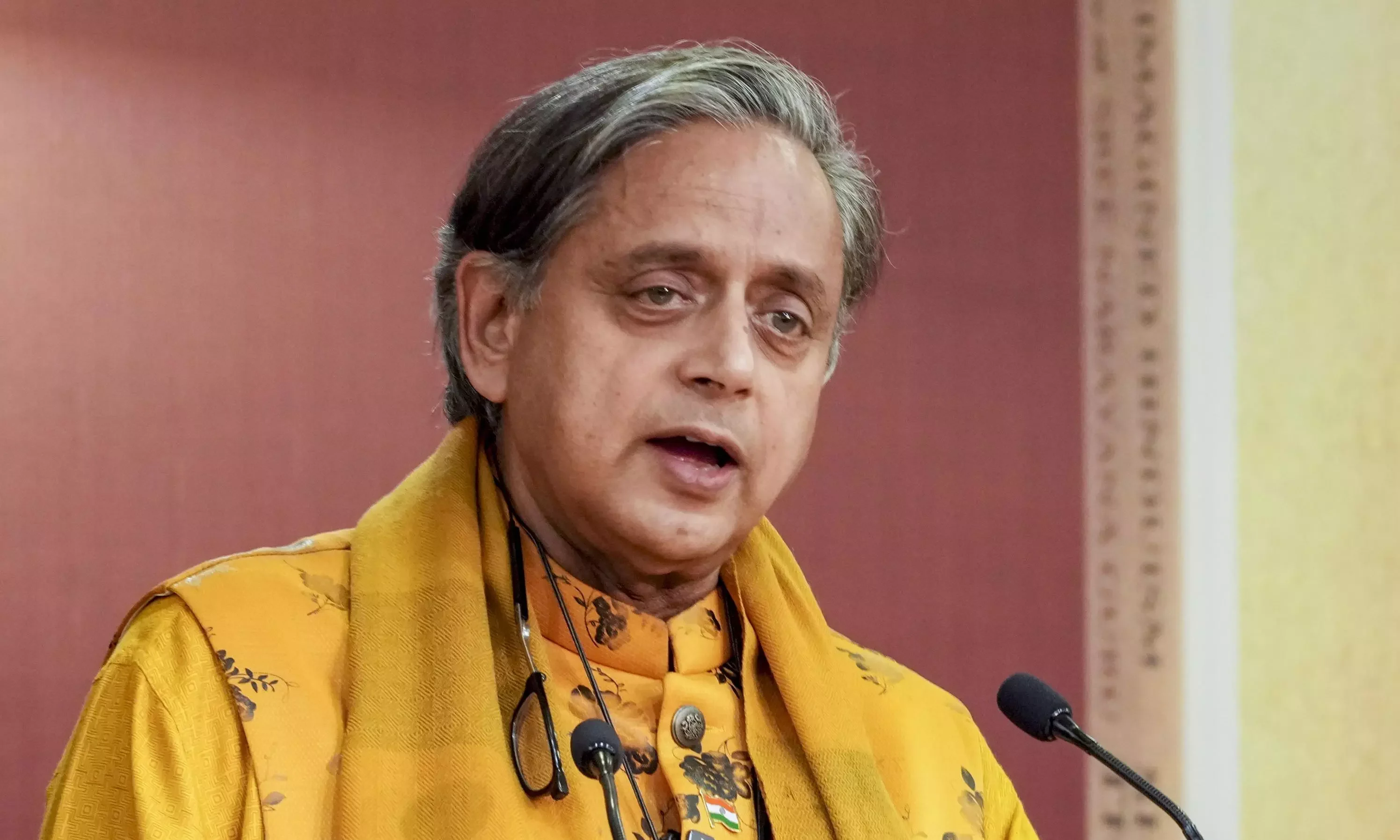 Tharoor Calls Full Vande Mataram Rendition an "Unnecessary Imposition"