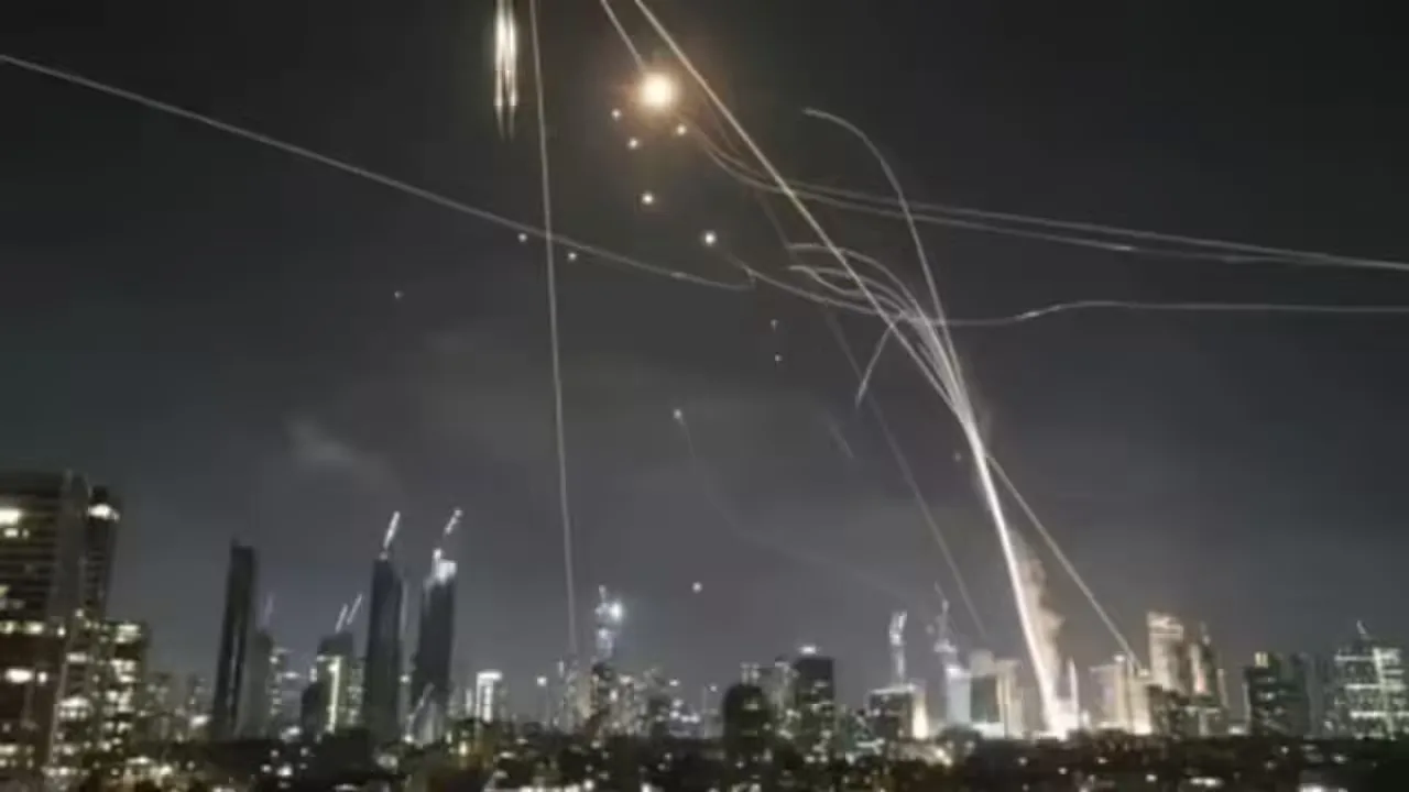 Iran Fires Missiles at Israel, Israel Retaliates as Trump Pushes for Peace Deal Amid Rising Middle East Tensions