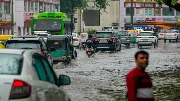 Delhi Rain Alert Today: IMD Red Alert as Monsoon Waterlogging Disrupts Traffic