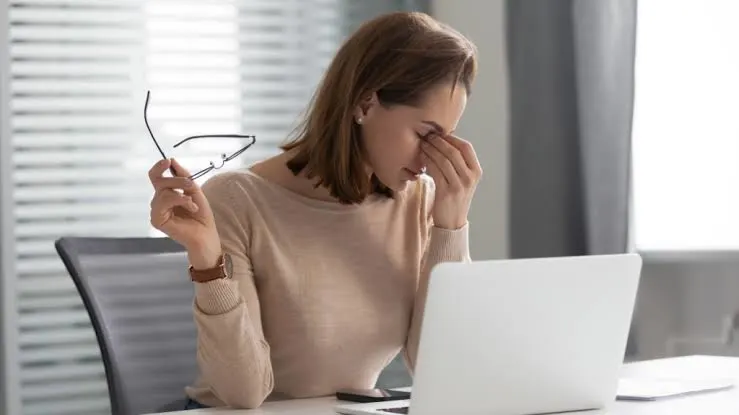 Simple Screen Habits and Tips to Prevent Digital Eye Strain and Headaches