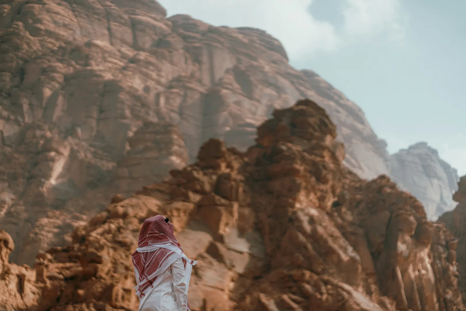 فرص العمل في السعودية 2026: نظام تصاريح العمل الجديد القائم على المهارات والعقوبات الصارمة
