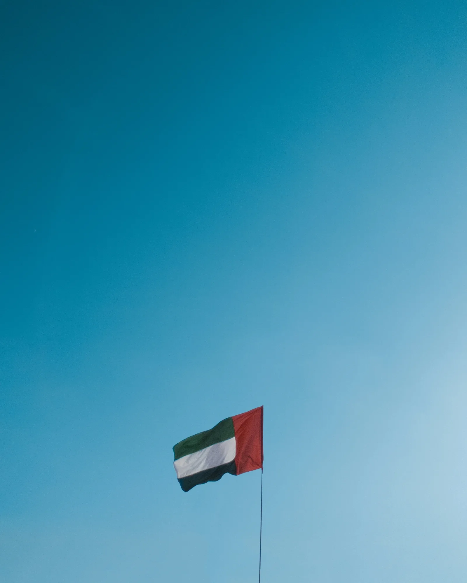 فرص العمل في الإمارات 2026: دليل مستويات المهارة حسب معايير الموارد البشرية وتأشيرات العمل