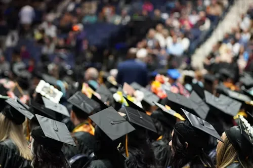 منحة الحكومة التشيكية 2026-2027: الشروط والتمويل وخطوات التقديم للدراسات العليا