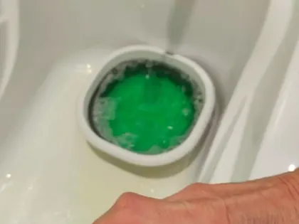 Зеленая вода полилась из кранов нижегородцев: что говорят власти?