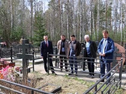 Руководители города почтили память ушедших председателей гордумы