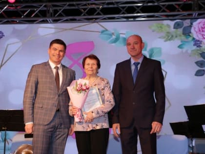 С первым праздником весны!